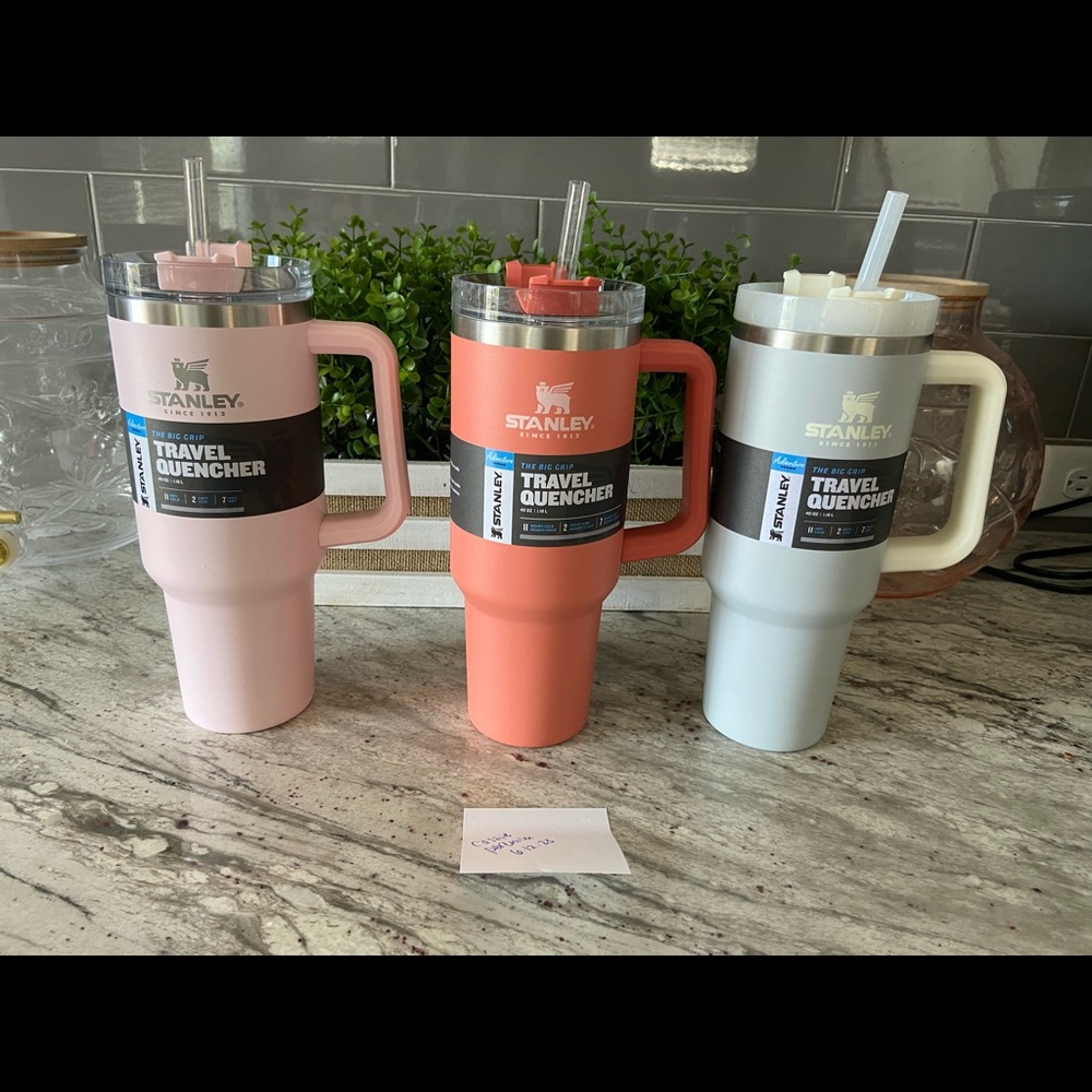 ONE BNWT Flawless 40oz Stanley - Granite
